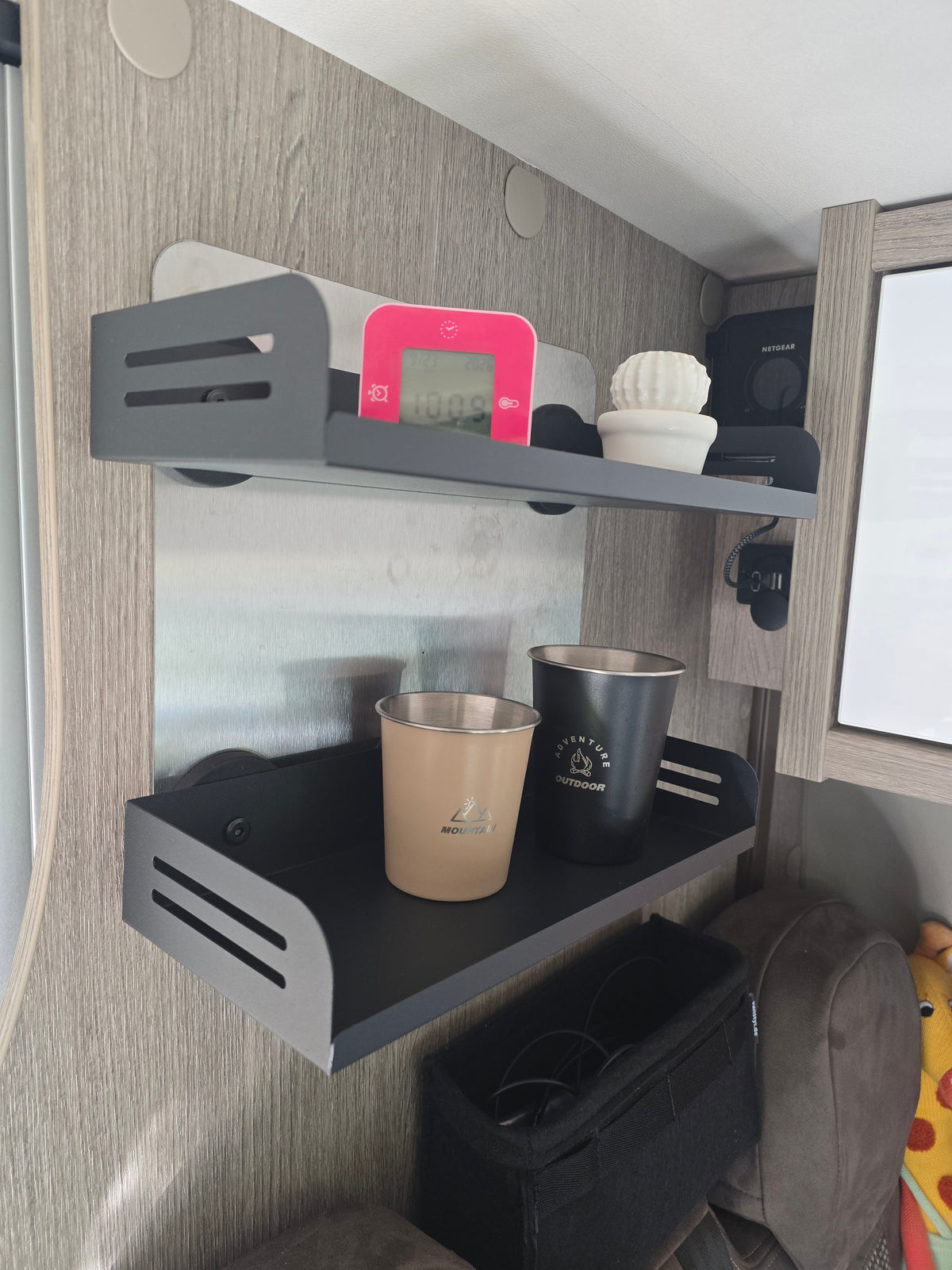 Magnetisches Regal für Van, Bus oder Kastenwagen.