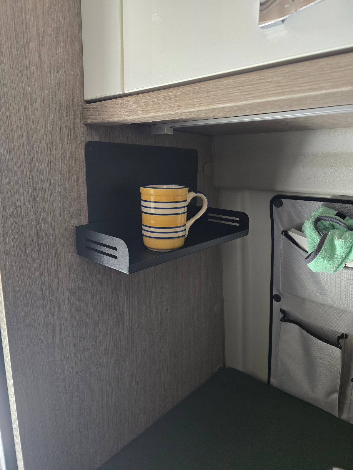 Magnetisches Regal für Van, Bus oder Kastenwagen.