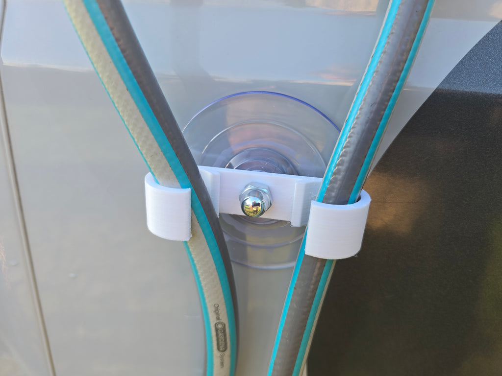 Schlauchhalterung zur Erleichterung beim Auffüllen von Frischwasser